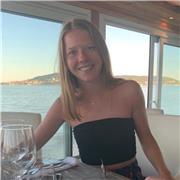 Soy una estudiante francesa en Madrid. Doy clases en España desde hace tres años y en Francia desde 5 anos. Hizo el baccalauréat frances ES con matricula. Mi clase preferida es matematica, pero puedo dar clase de frances a todos niveles a los españoles y